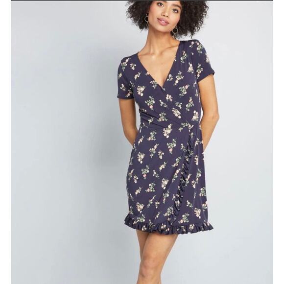 ModCloth Floral Ruffle Short Sleeve V-Neck Navy Floral Faux Wrap Womans Dress 1X - Picture 1 of 12